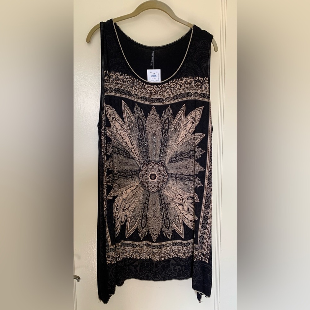 NWT Skinny Minnie Tunic Medallion Tank. Shimmer gems. Sharkbite hemline. 3X
